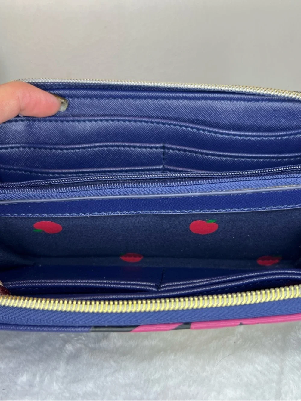 Loungefly Snow White Satchel/crossbody and wallet EU - Picture 10 of 11